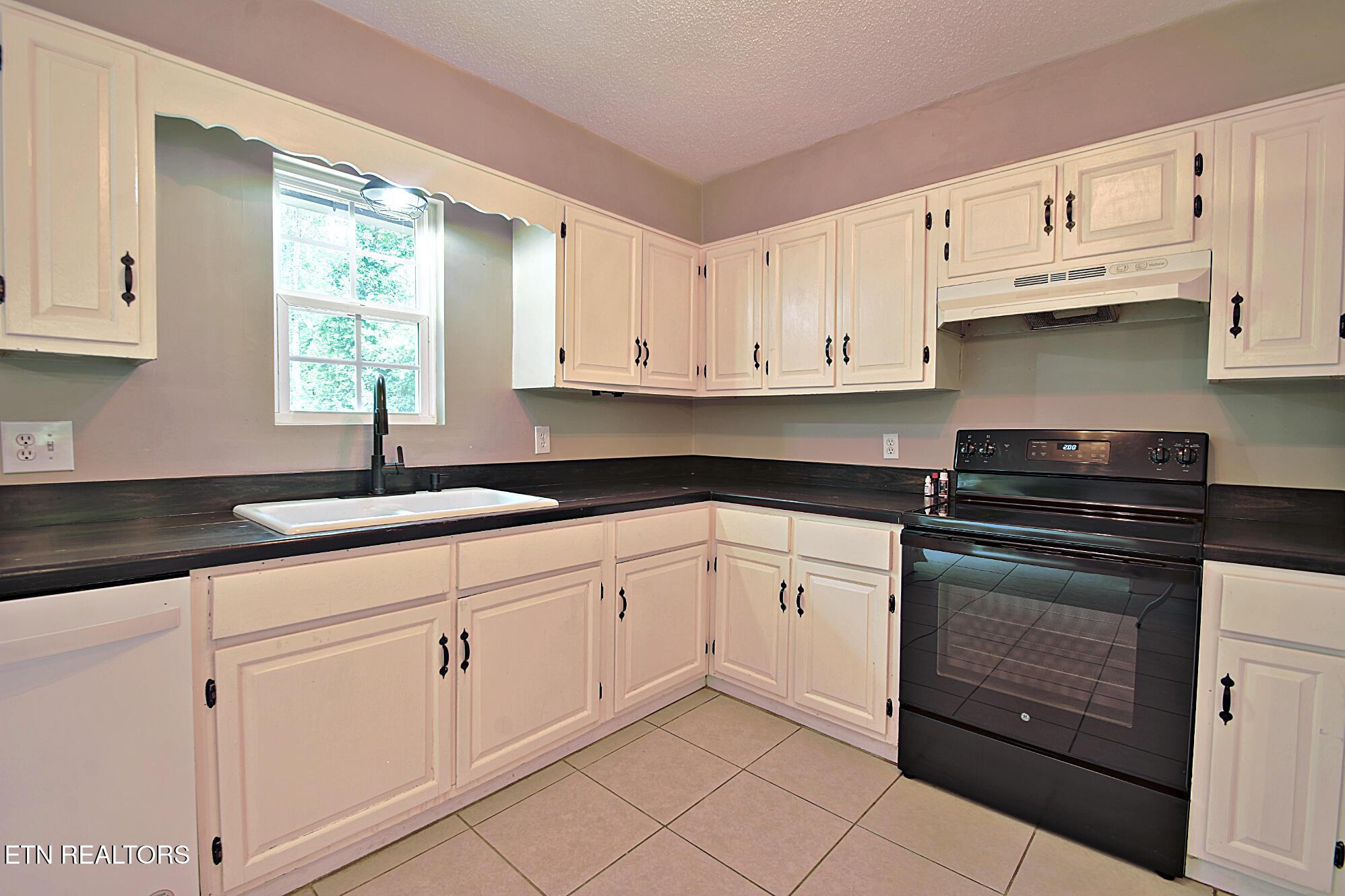 700 Lake Forest Drive, Lenoir City, TN - Fort Loudoun and Tellico Lake Real Estate - Image# 16