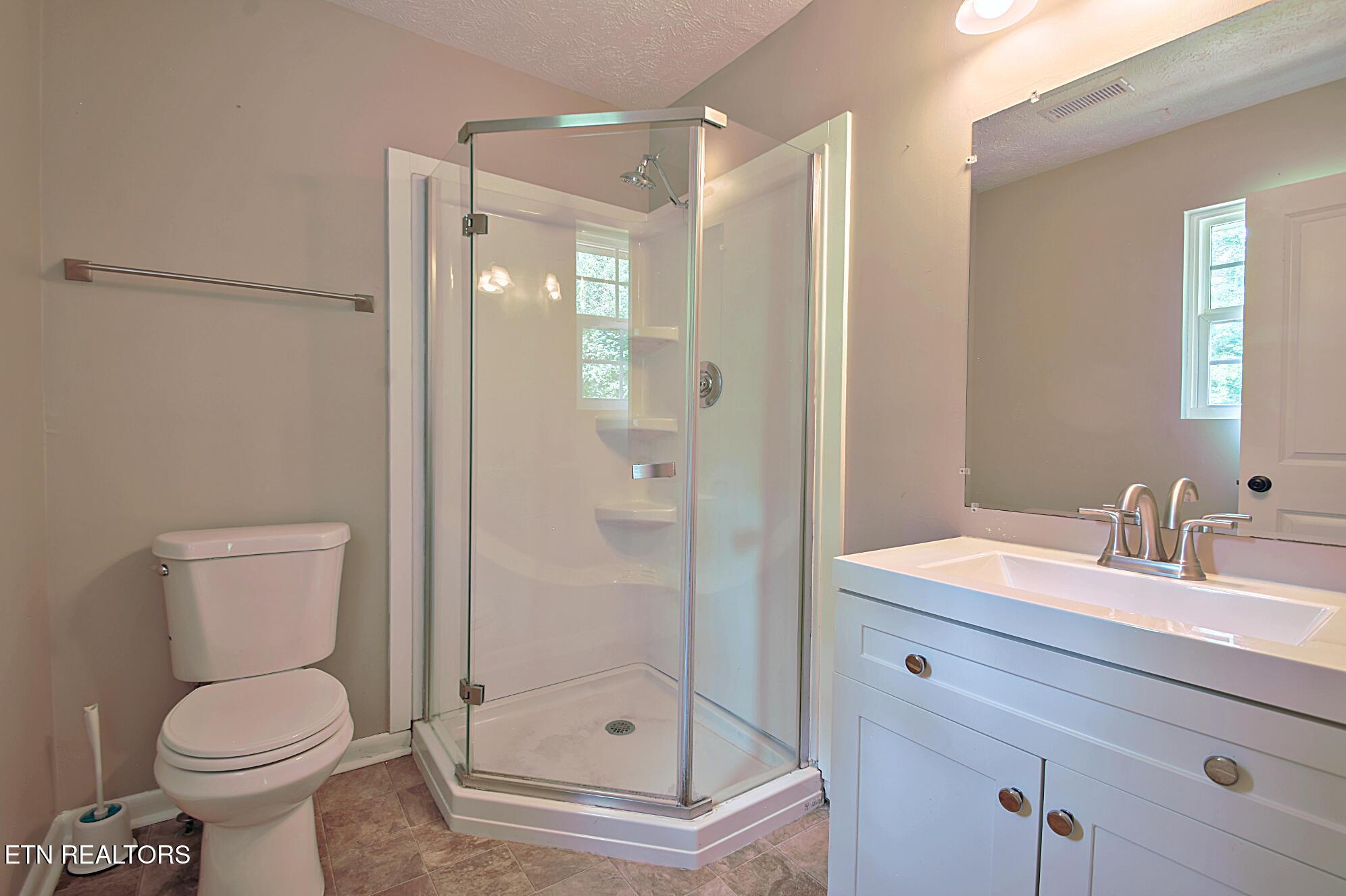 700 Lake Forest Drive, Lenoir City, TN - Fort Loudoun and Tellico Lake Real Estate - Image# 20